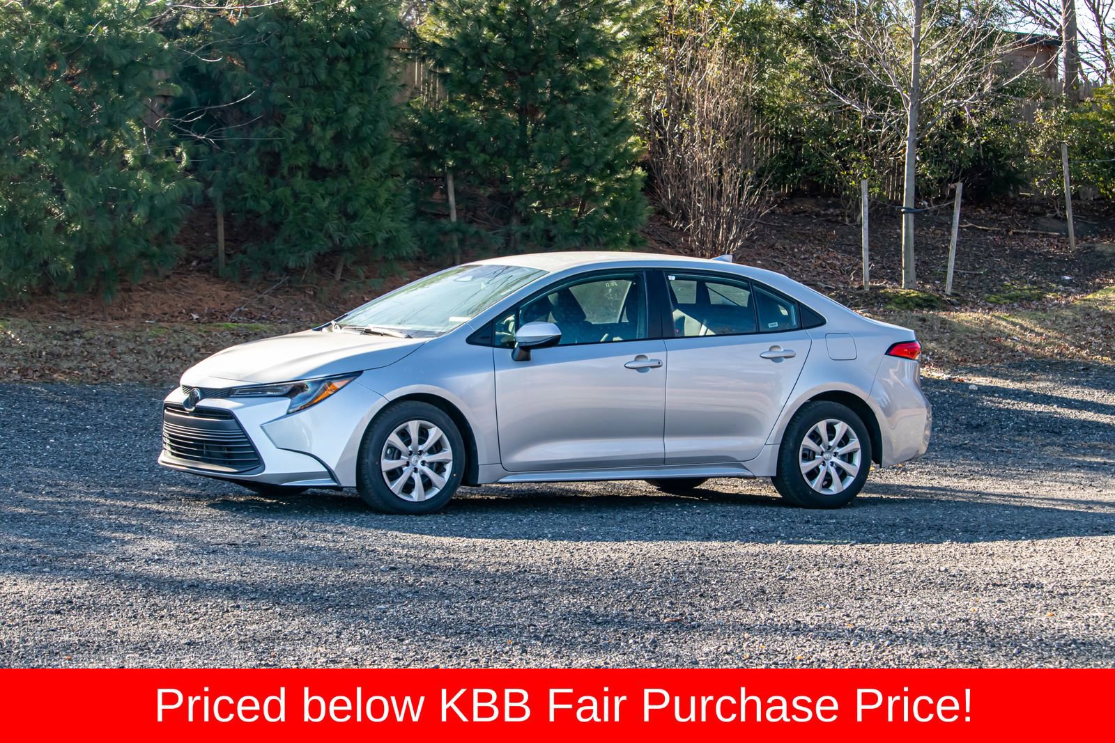 Used 2024 Toyota Corolla LE image 3