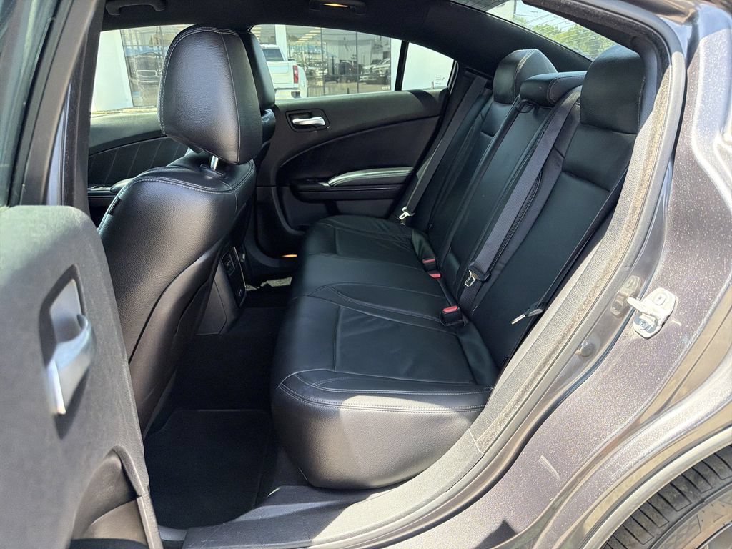 Used 2019 Dodge Charger SXT w/ Blacktop Package RWD image 9