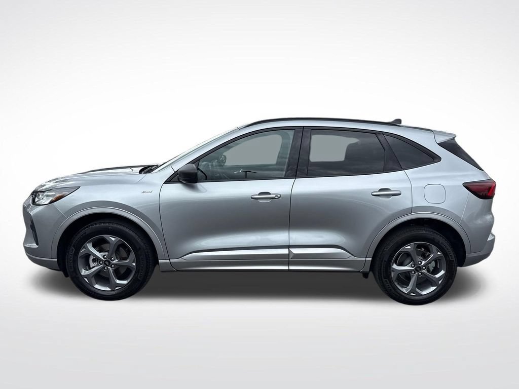 Used 2023 Ford Escape ST-Line w/ Tech Pack #1 AWD/4WD image 2