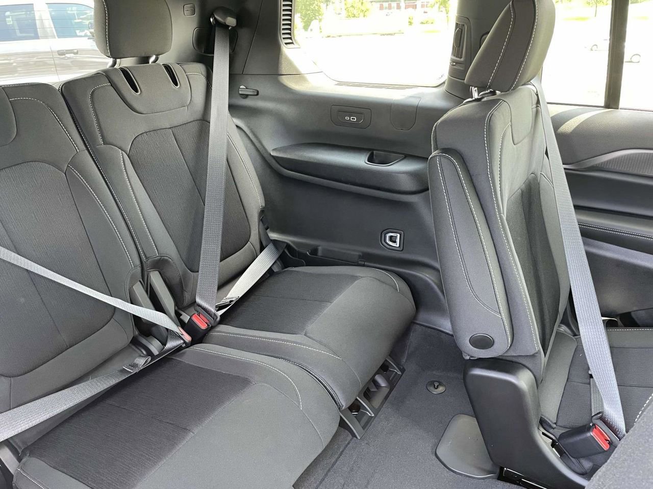 New 2025 Jeep Grand Cherokee L Laredo w/ Luxury Tech Group I image 31