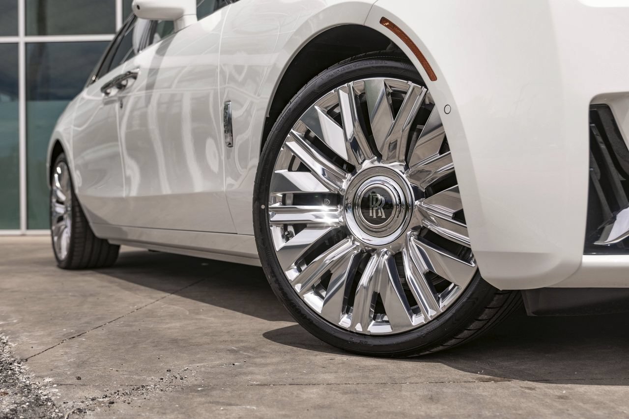 New 2026 Rolls-Royce Ghost AWD/4WD image 4