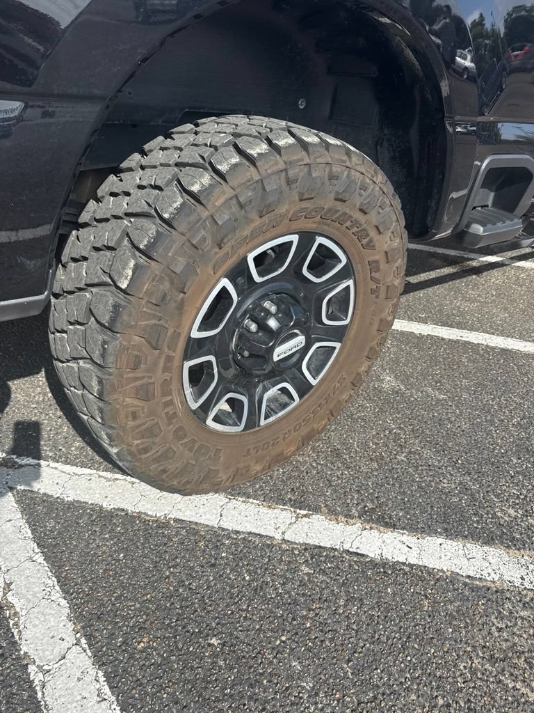 Certified 2025 Ford F250 Platinum w/ FX4 Off-Road Package AWD/4WD image 2