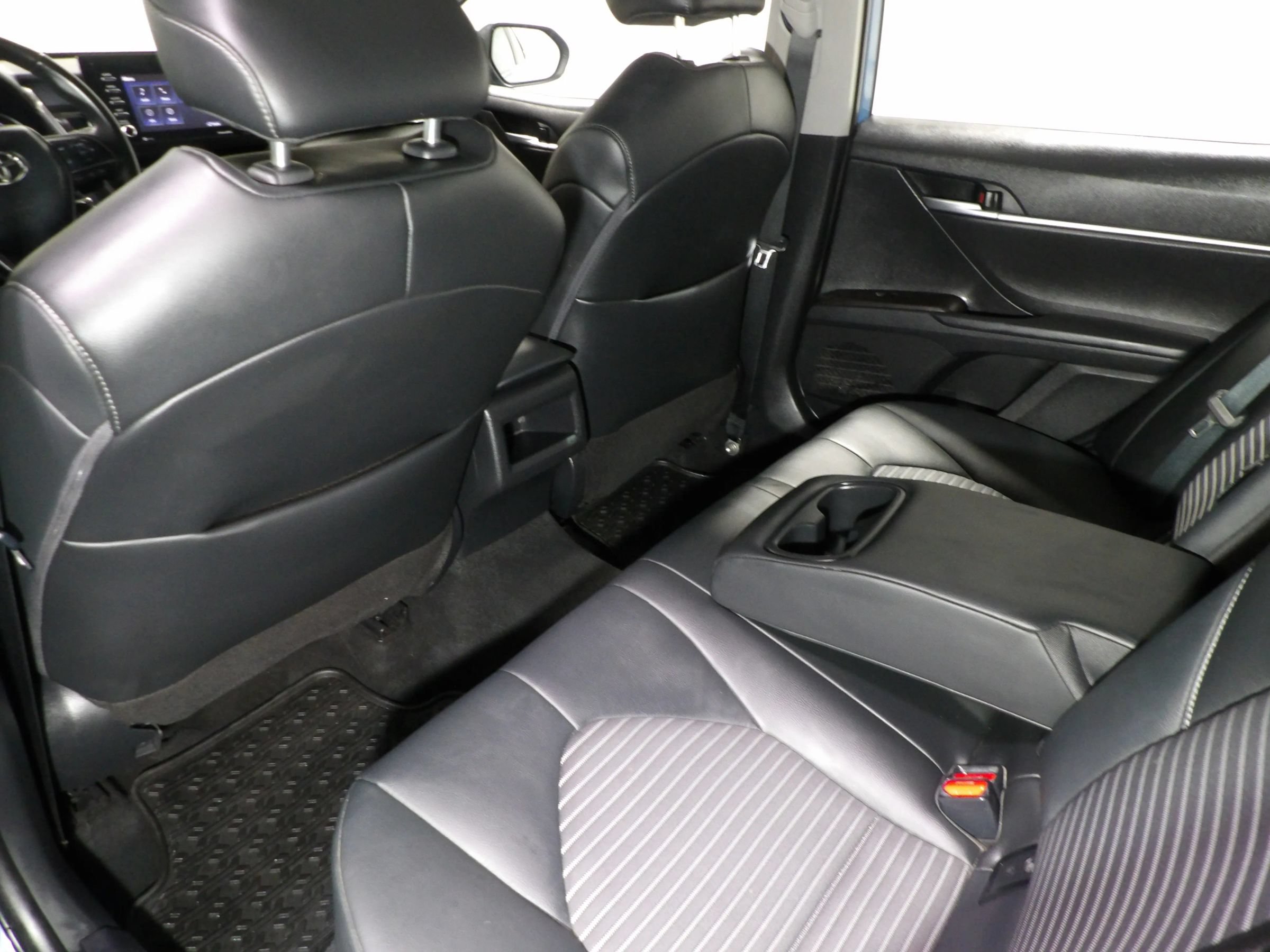 Used 2023 Toyota Camry SE FWD image 13