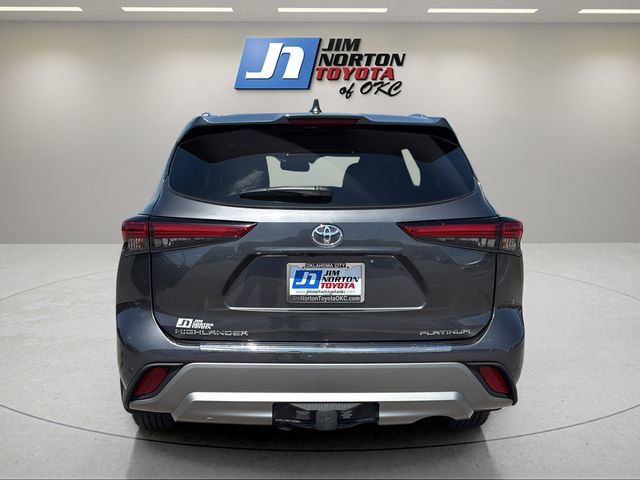 Used 2023 Toyota Highlander Platinum FWD image 6