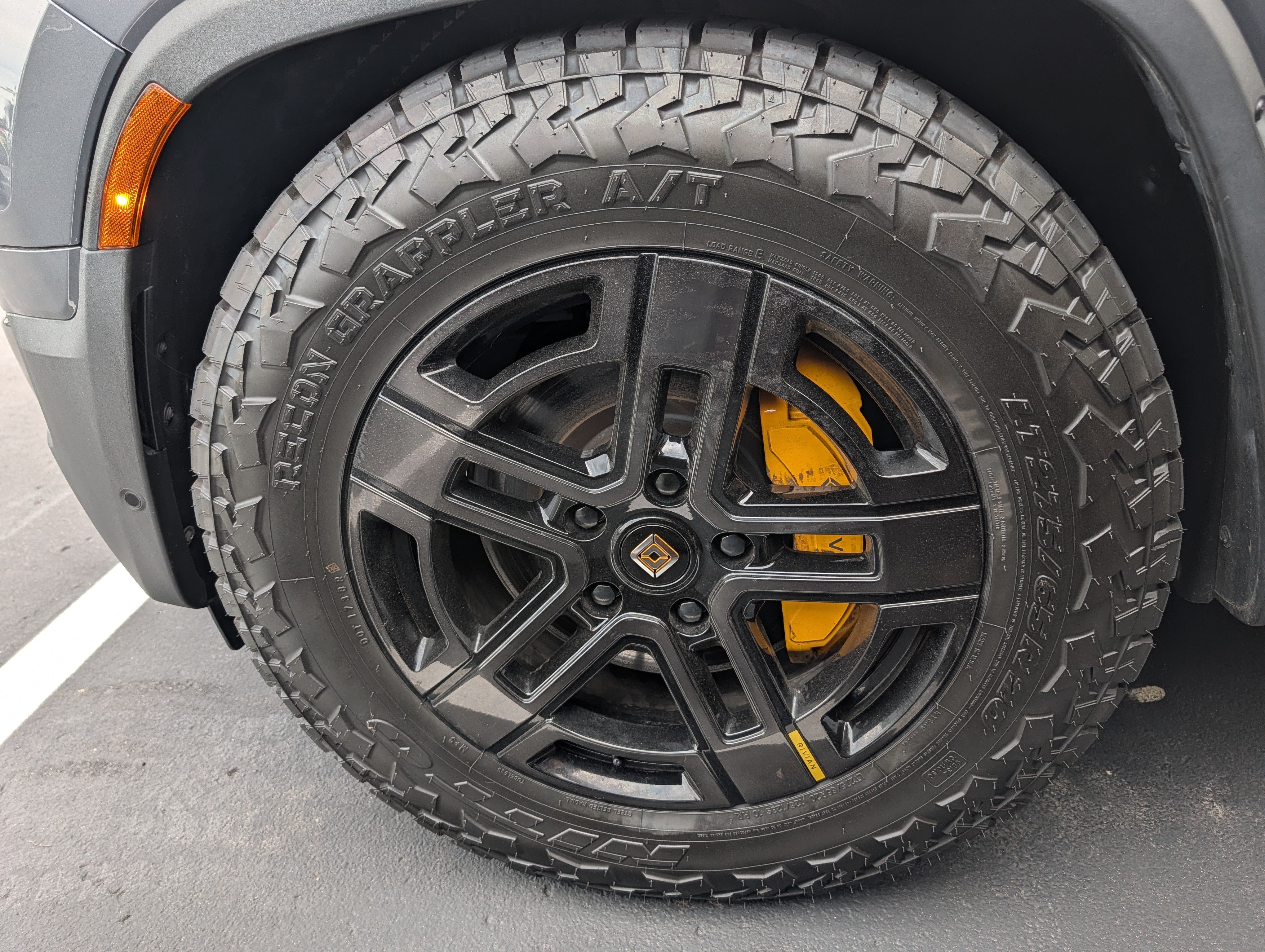 Used 2023 Rivian R1S Adventure AWD/4WD image 15