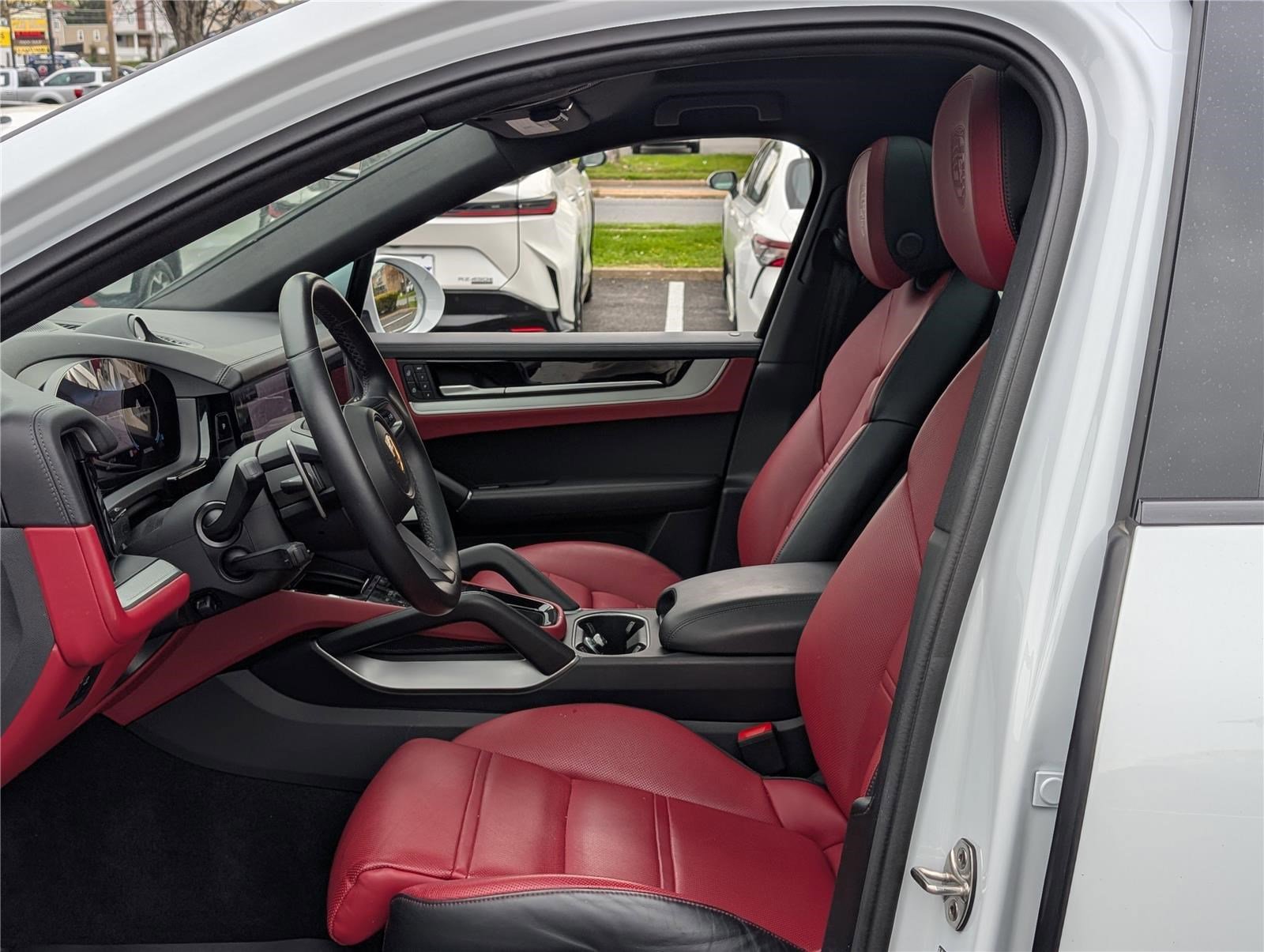 Used 2024 Porsche Cayenne Coupe AWD/4WD image 14