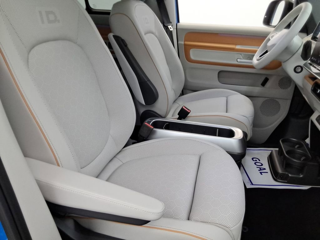 New 2025 Volkswagen ID. Buzz Pro S Plus RWD image 16