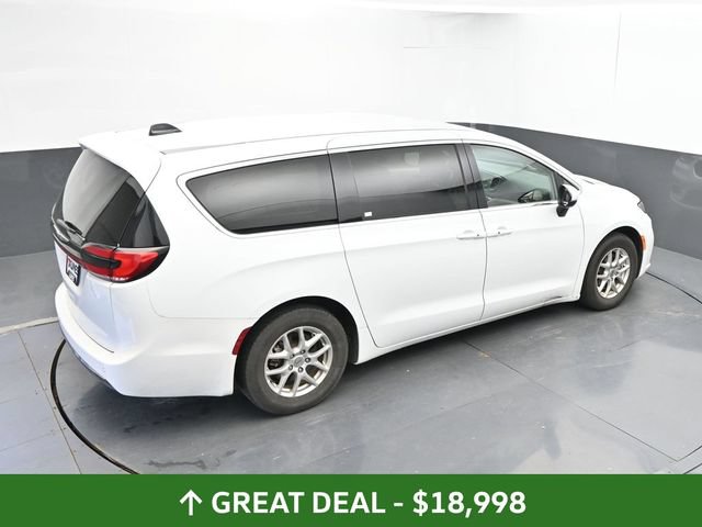 Used 2023 Chrysler Pacifica Touring-L FWD image 20