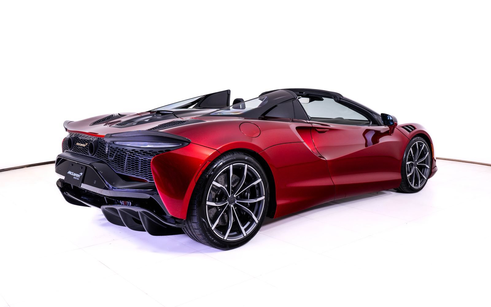 Used 2025 McLaren Artura Spider RWD image 7