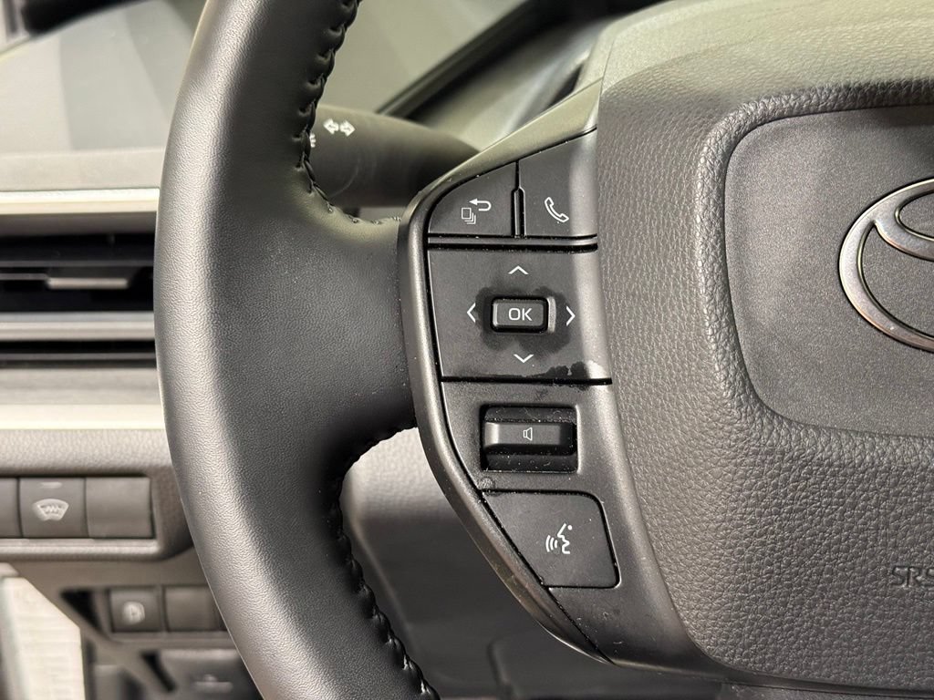 Certified 2025 Toyota Prius LE FWD image 21