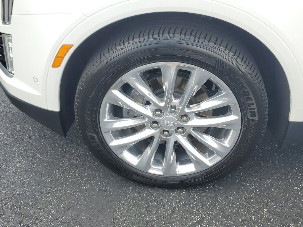 Used 2017 Cadillac XT5 Platinum w/ Driver Assist Package AWD/4WD image 11