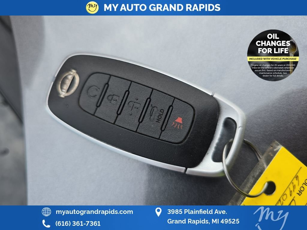 Used 2024 Nissan Rogue SV image 39