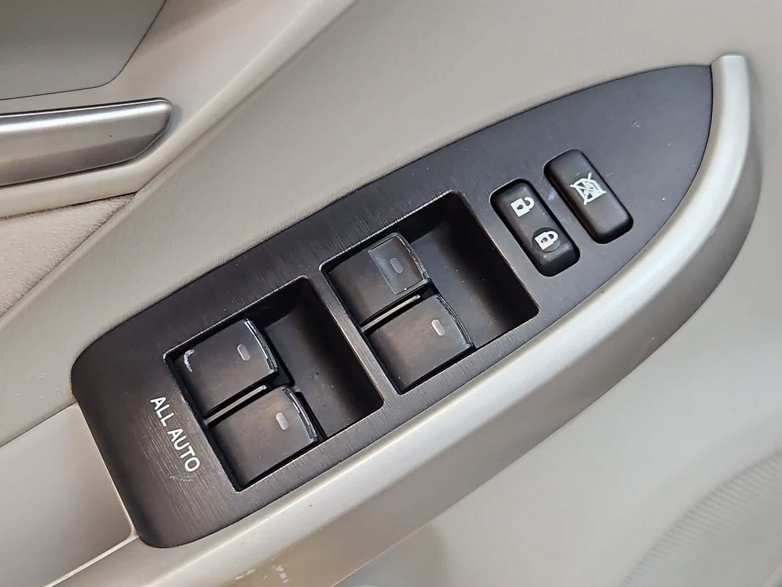 Used 2014 Toyota Prius Three FWD image 14