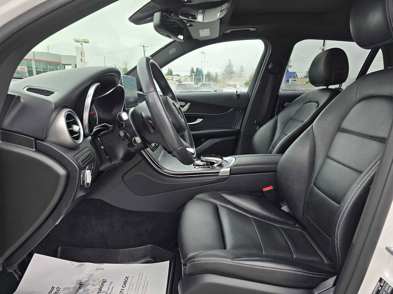 Used 2017 Mercedes-Benz GLC 300 4MATIC image 20