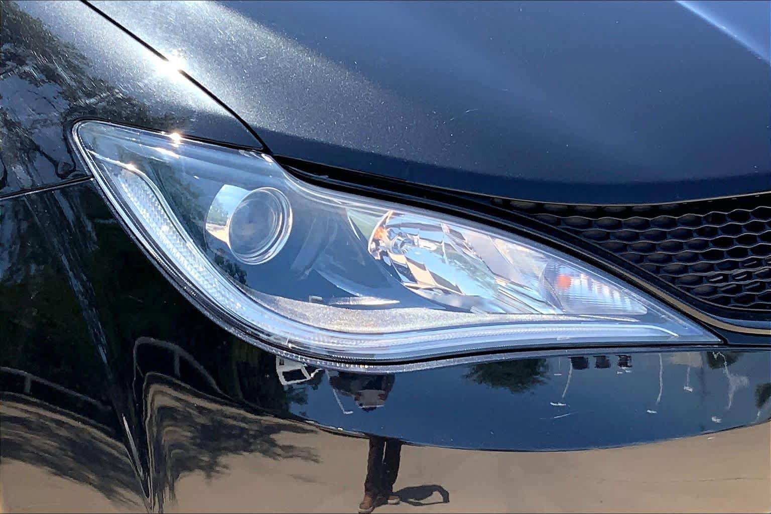 Used 2019 Chrysler Pacifica Touring Plus w/ S Appearance Package FWD image 26