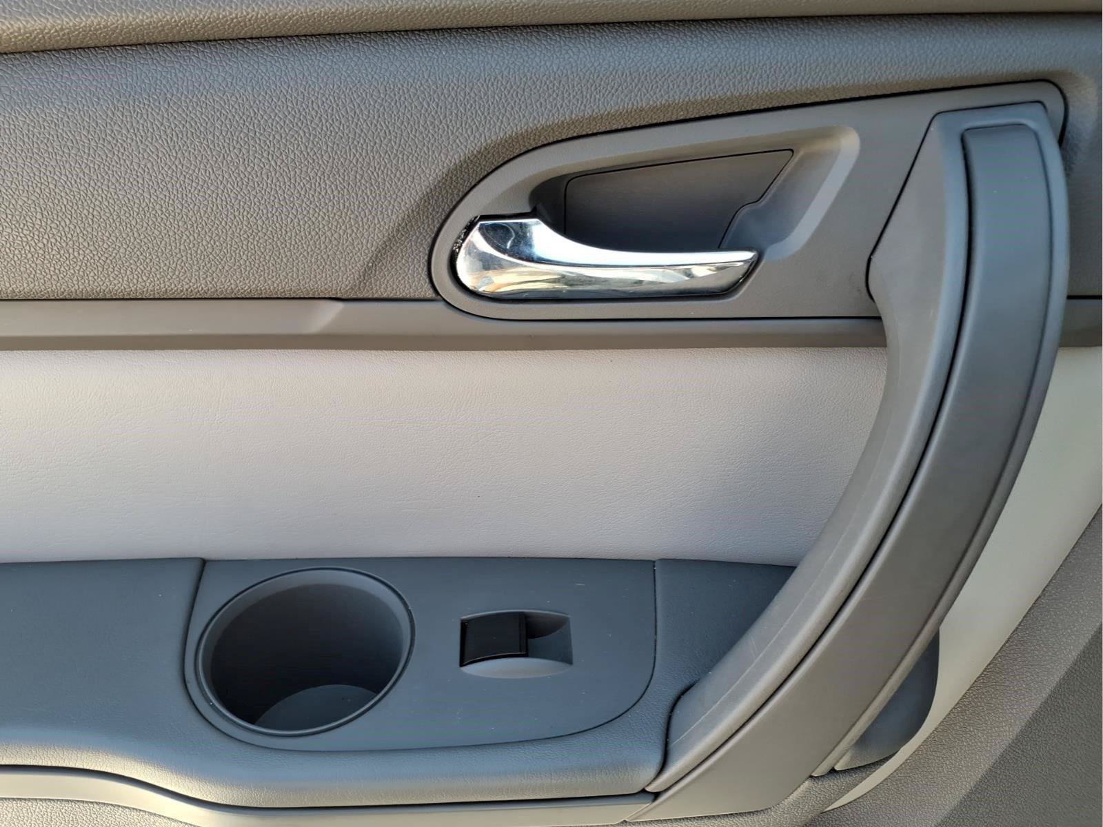 Used 2016 GMC Acadia SLE FWD image 14