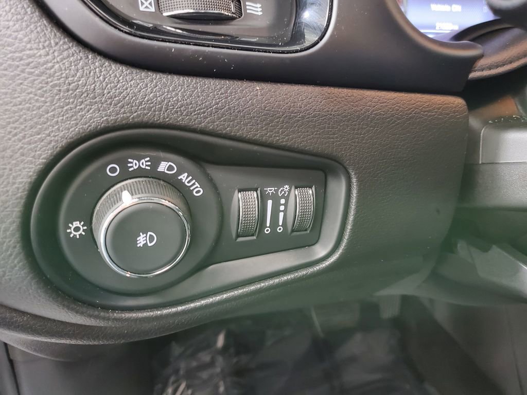 Used 2022 Jeep Renegade Altitude image 18