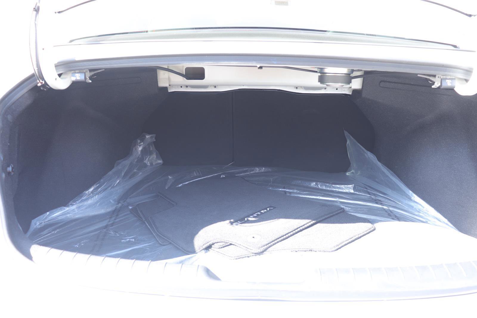 Used 2023 Hyundai Elantra Limited w/ Cargo Package image 14