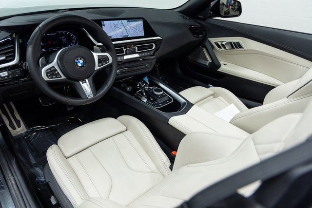 Used 2024 BMW Z4 M40i w/ Premium Package image 19