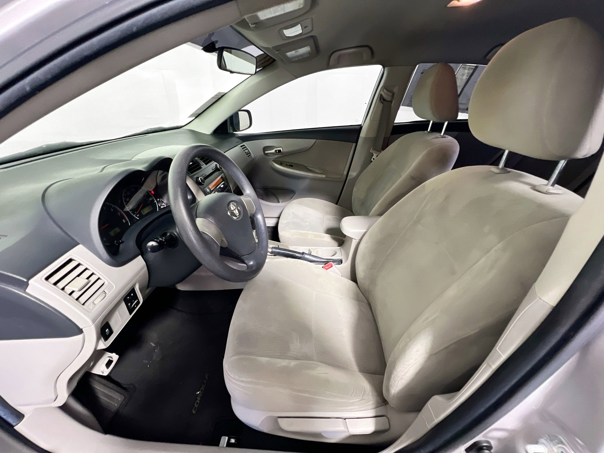 Used 2011 Toyota Corolla LE image 14