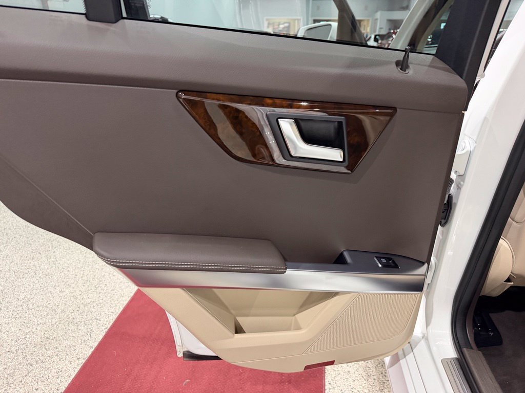 Used 2013 Mercedes-Benz GLK 350 4MATIC image 22
