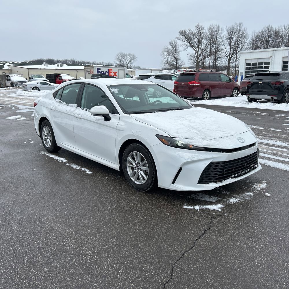 Used 2025 Toyota Camry LE image 15