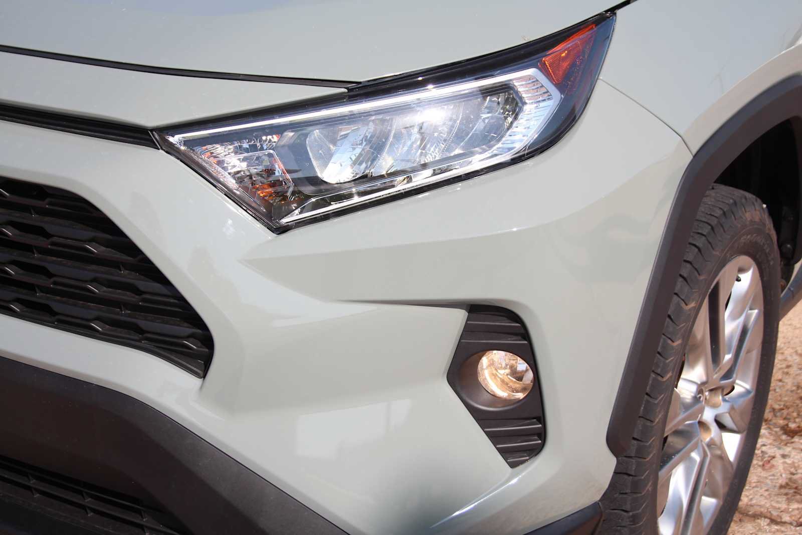 Used 2021 Toyota RAV4 XLE Premium FWD image 5