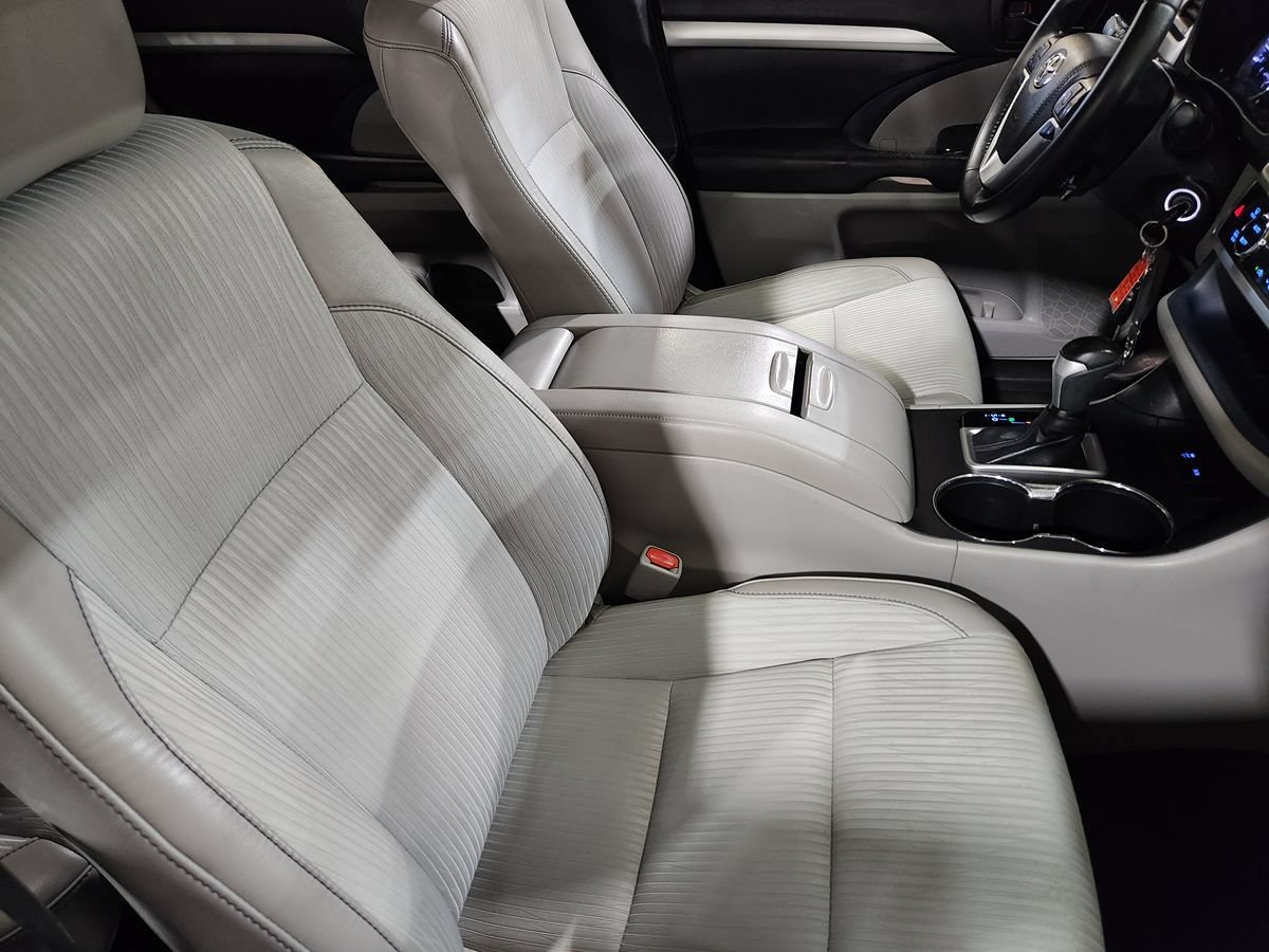Used 2019 Toyota Highlander Plus FWD image 32