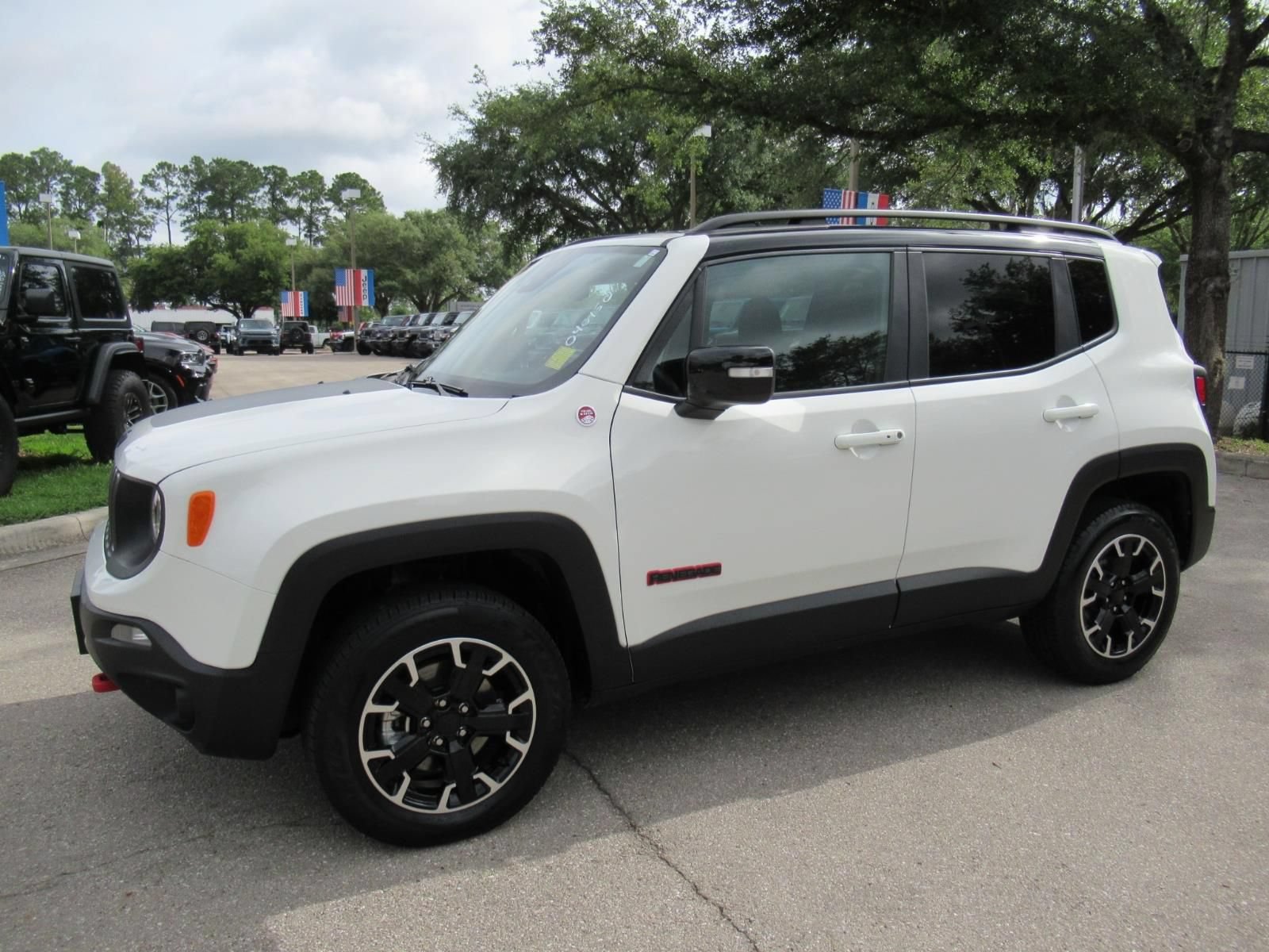 Certified 2023 Jeep Renegade Trailhawk AWD/4WD image 4