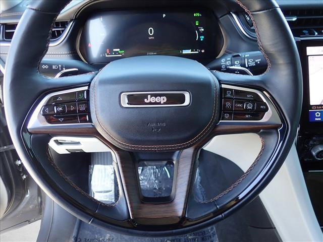 Used 2022 Jeep Grand Cherokee Summit w/ Advanced Protech Group IV AWD/4WD image 15