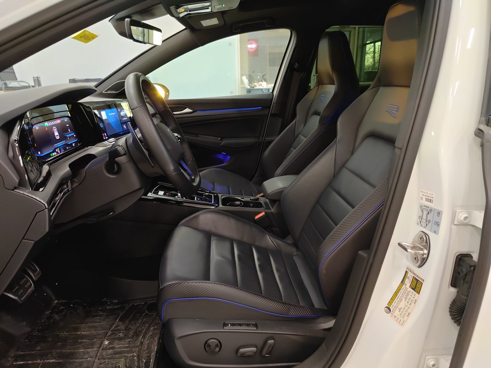 Used 2023 Volkswagen Golf R image 11