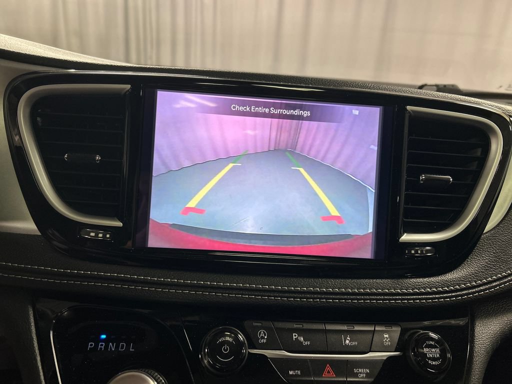 Used 2025 Chrysler Pacifica Limited FWD image 18