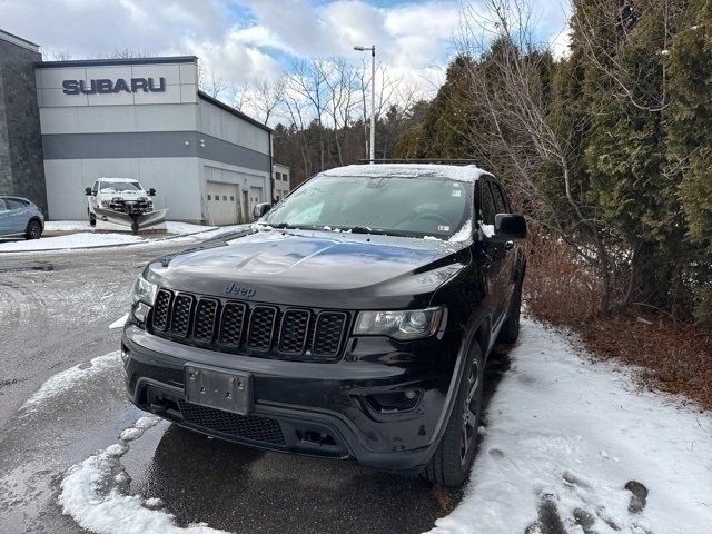 Used 2020 Jeep Grand Cherokee Laredo image 1