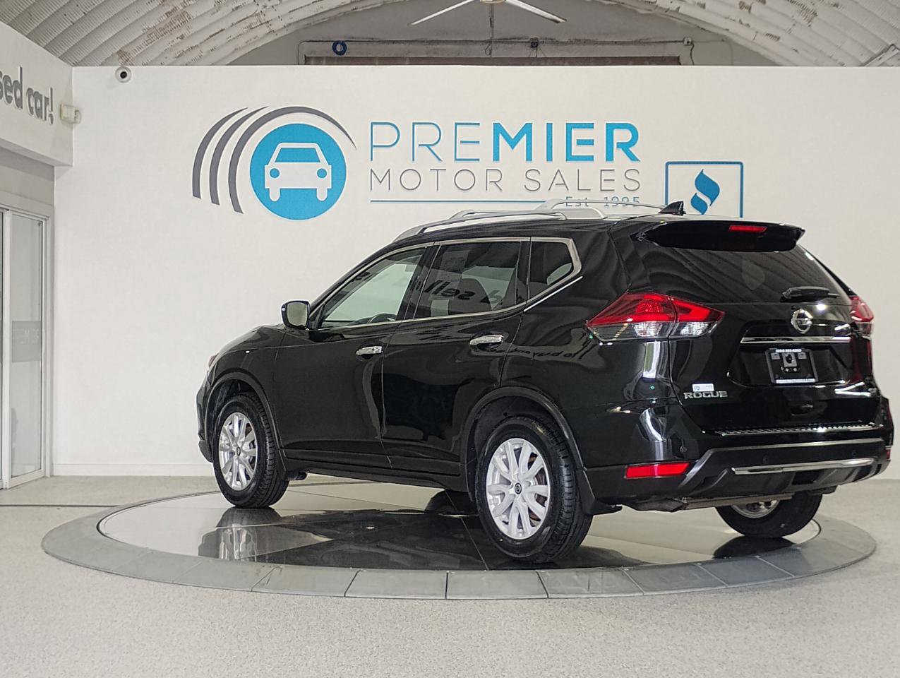 Used 2019 Nissan Rogue SV FWD image 3