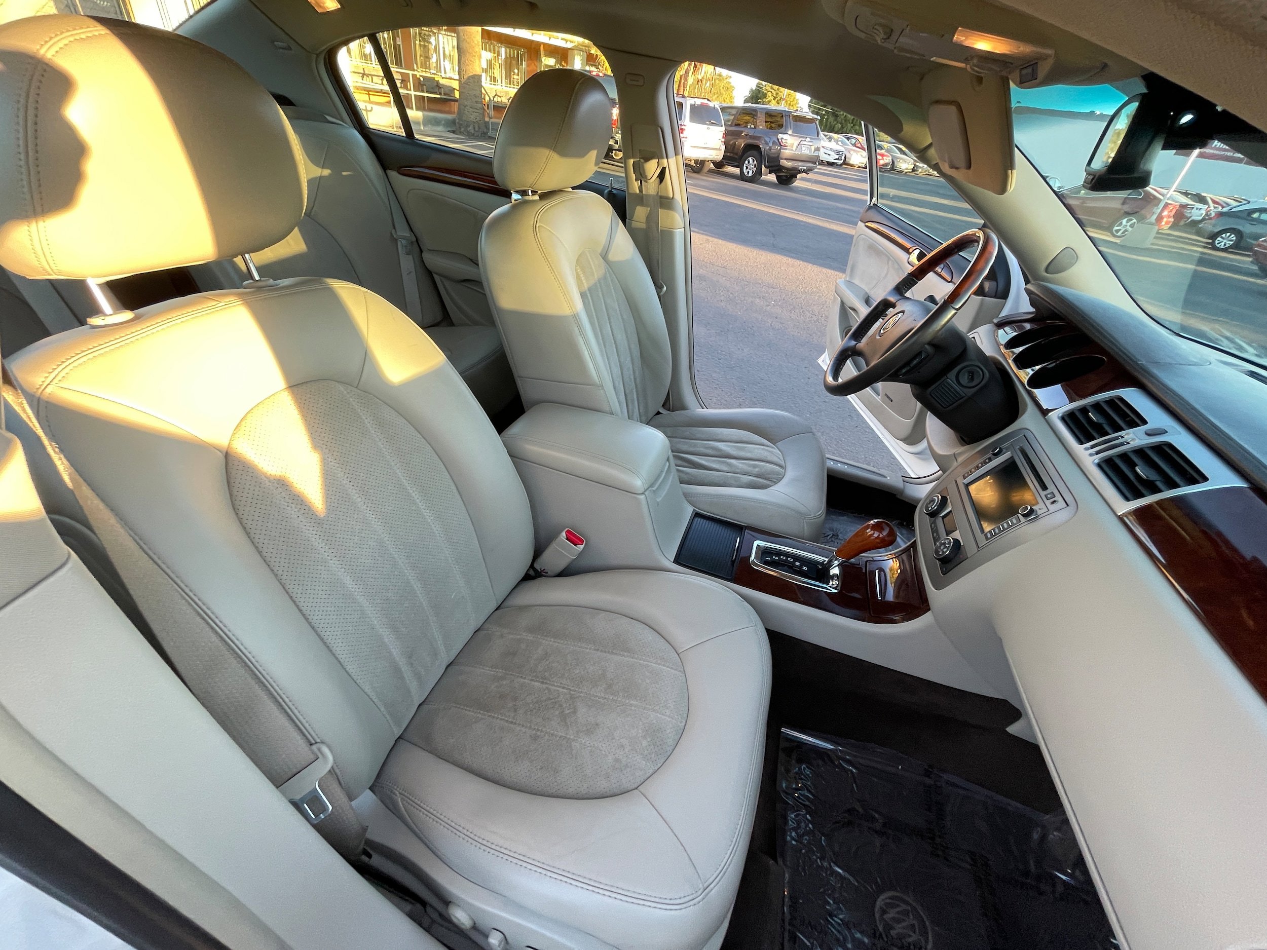 Used 2011 Buick Lucerne Super FWD image 32
