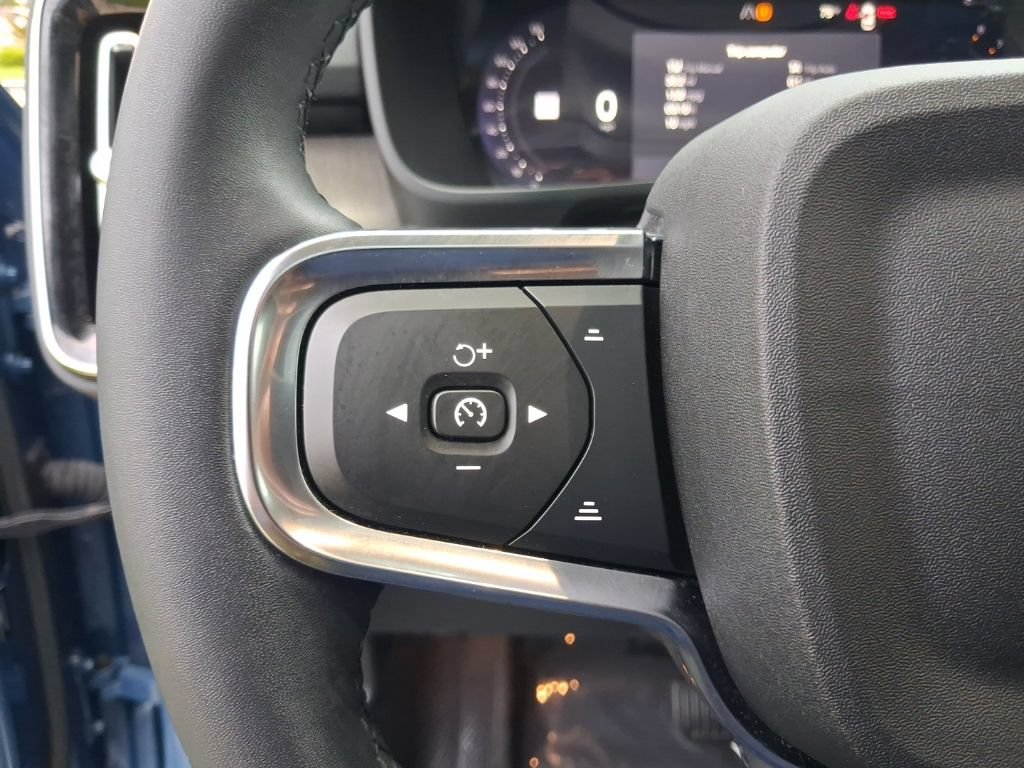 Used 2023 Volvo XC40 B4 Plus w/ Driver Assist Package FWD image 20