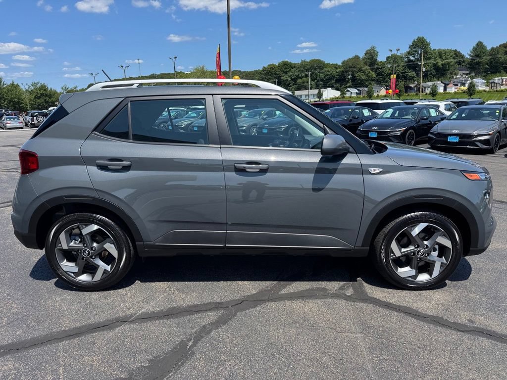 Used 2026 Hyundai Venue SEL FWD image 4