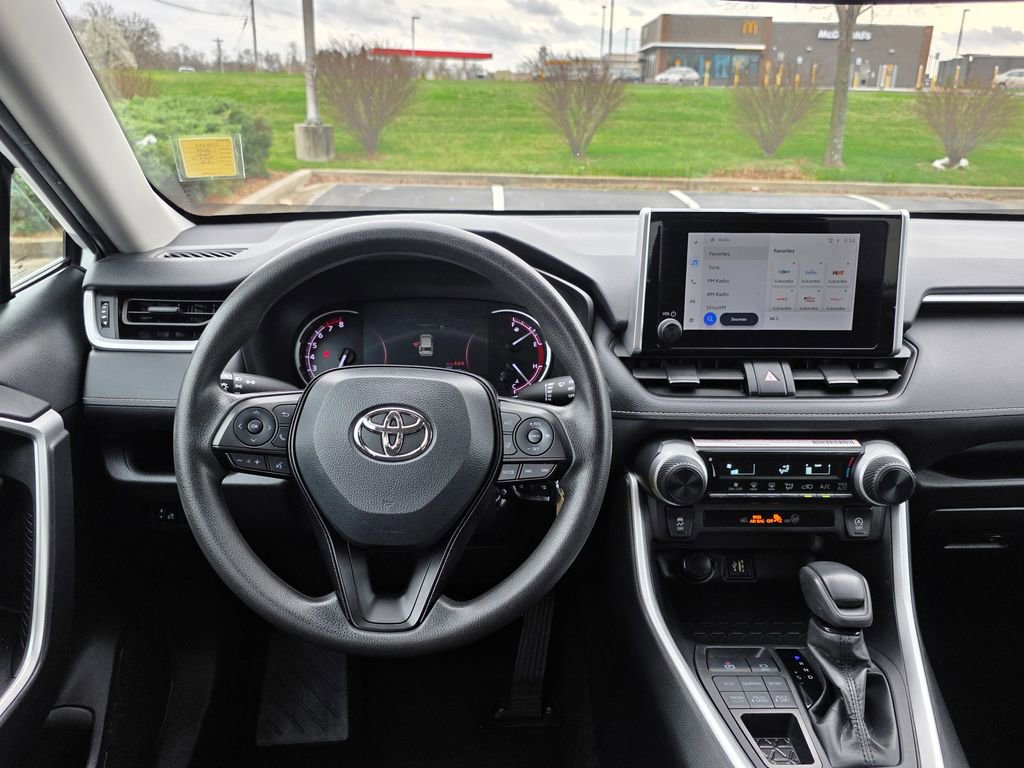 Used 2024 Toyota RAV4 LE AWD/4WD image 34