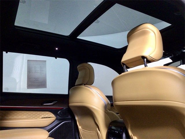 Used 2022 Jeep Grand Cherokee L Summit w/ Luxury Tech Group V image 3