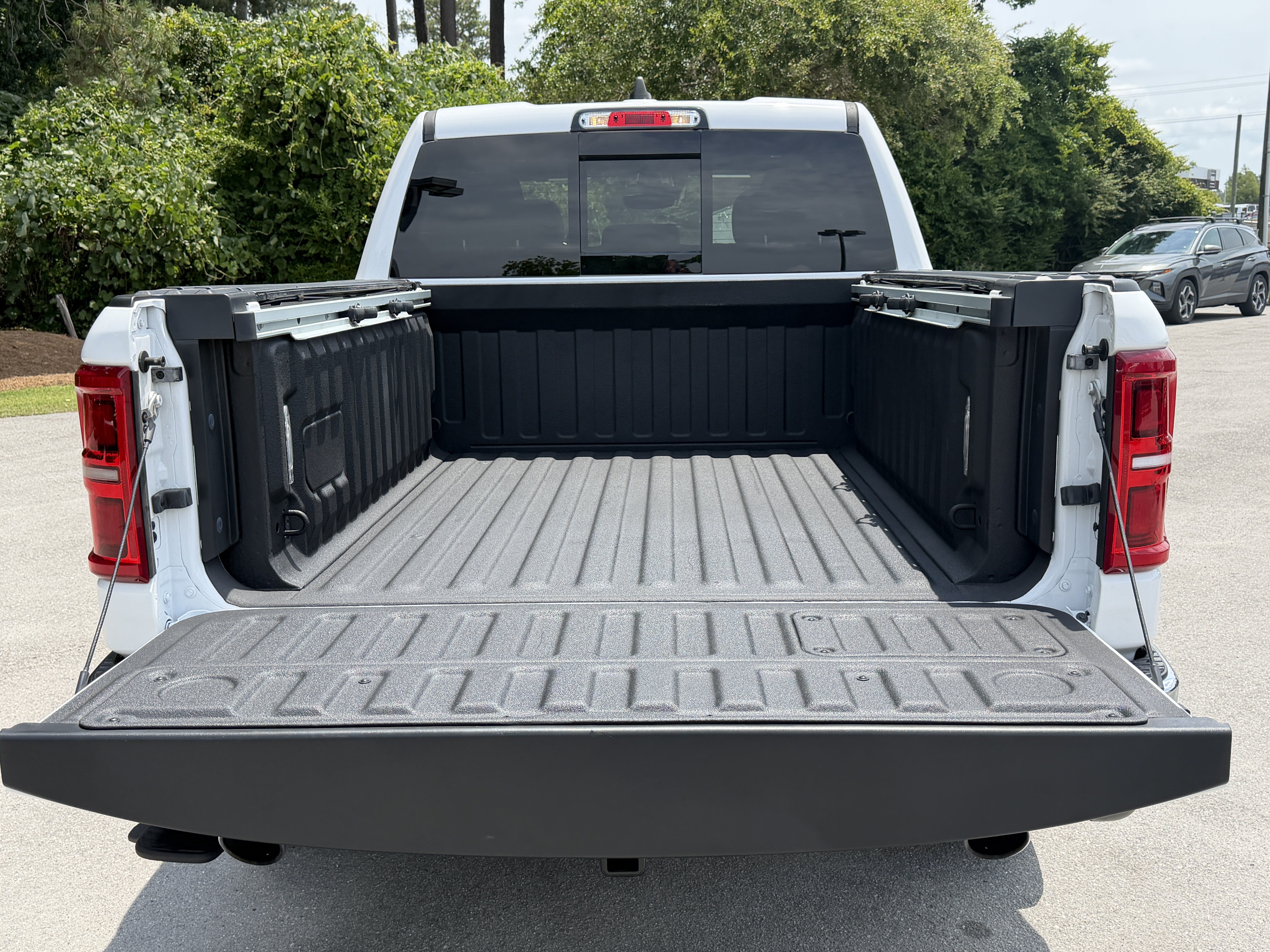 Used 2025 RAM 1500 Limited w/ Off Road Group AWD/4WD image 4