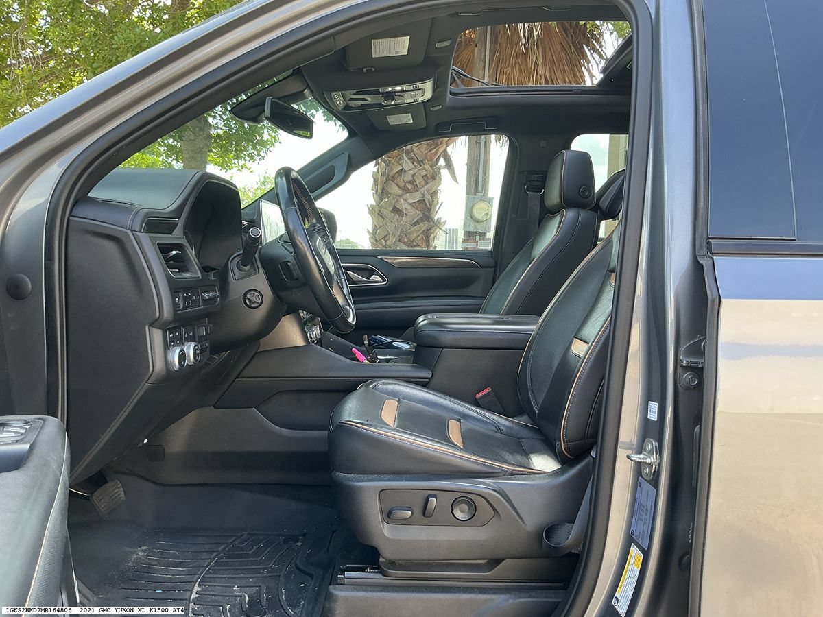 Used 2021 GMC Yukon XL AT4 w/ AT4 Premium Plus Package AWD/4WD image 9