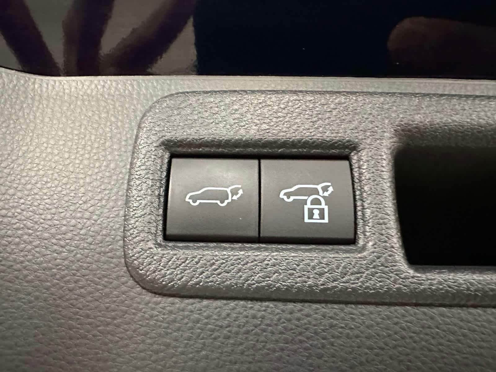 Used 2024 Toyota Venza XLE AWD/4WD image 13