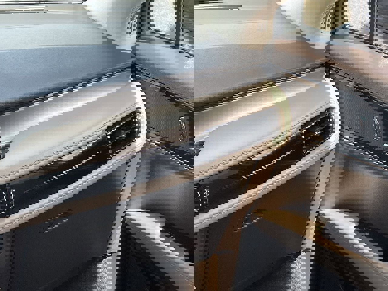 Used 2022 Lincoln Nautilus FWD w/ Premium Package image 18