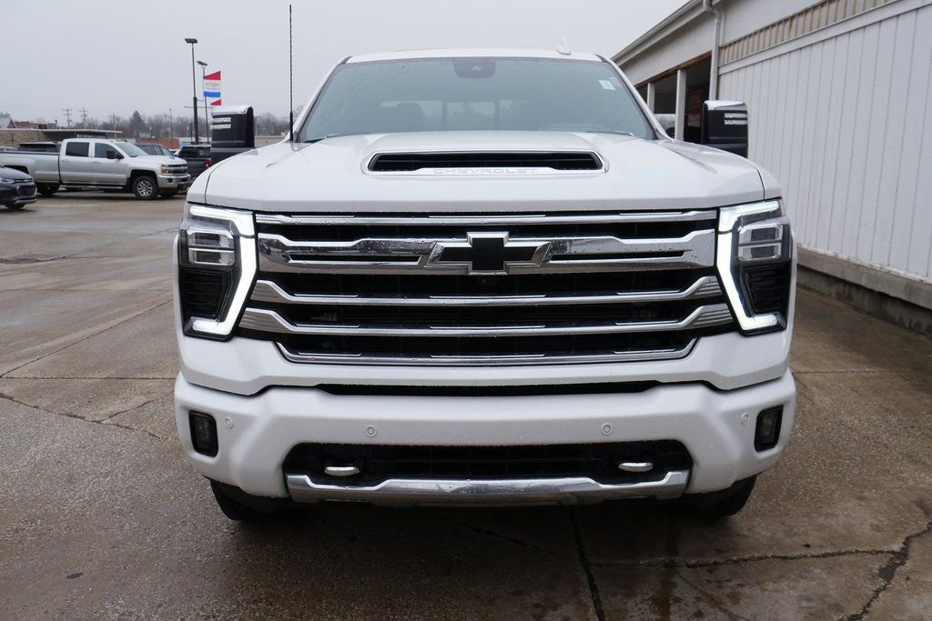 Used 2024 Chevrolet Silverado 2500 High Country w/ High Country Premium Package image 3