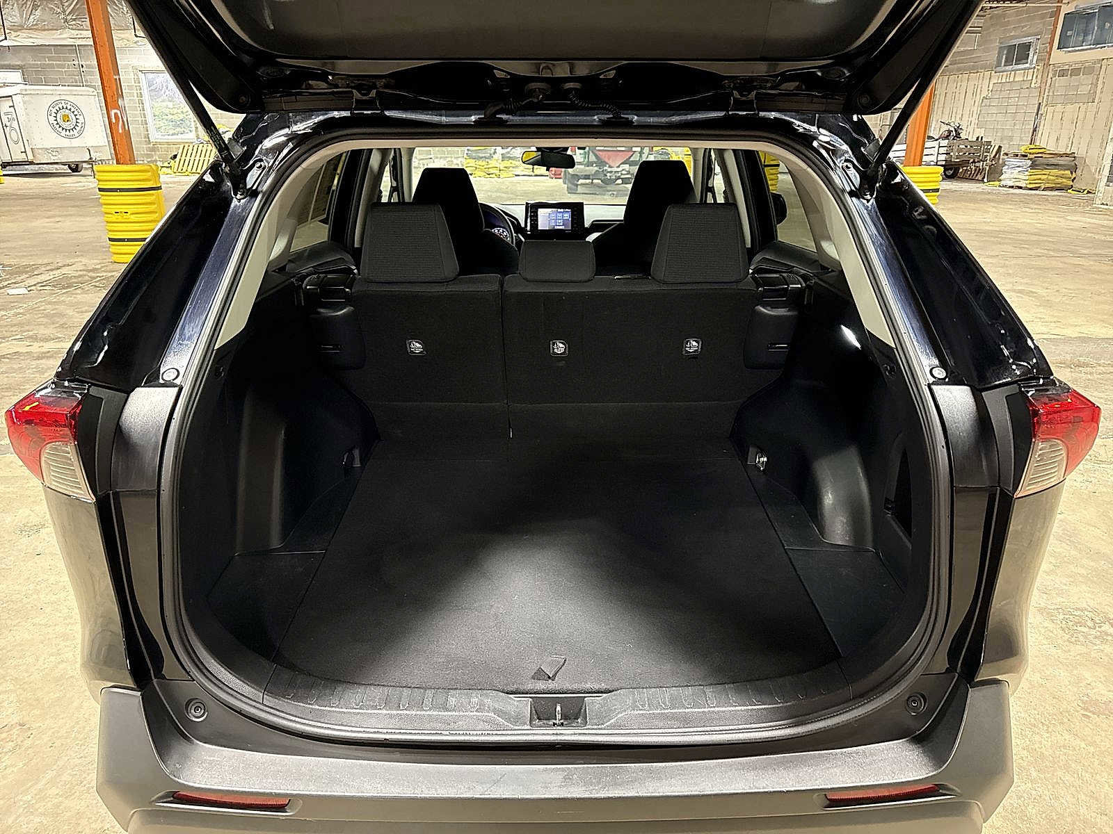 Used 2020 Toyota RAV4 LE image 11