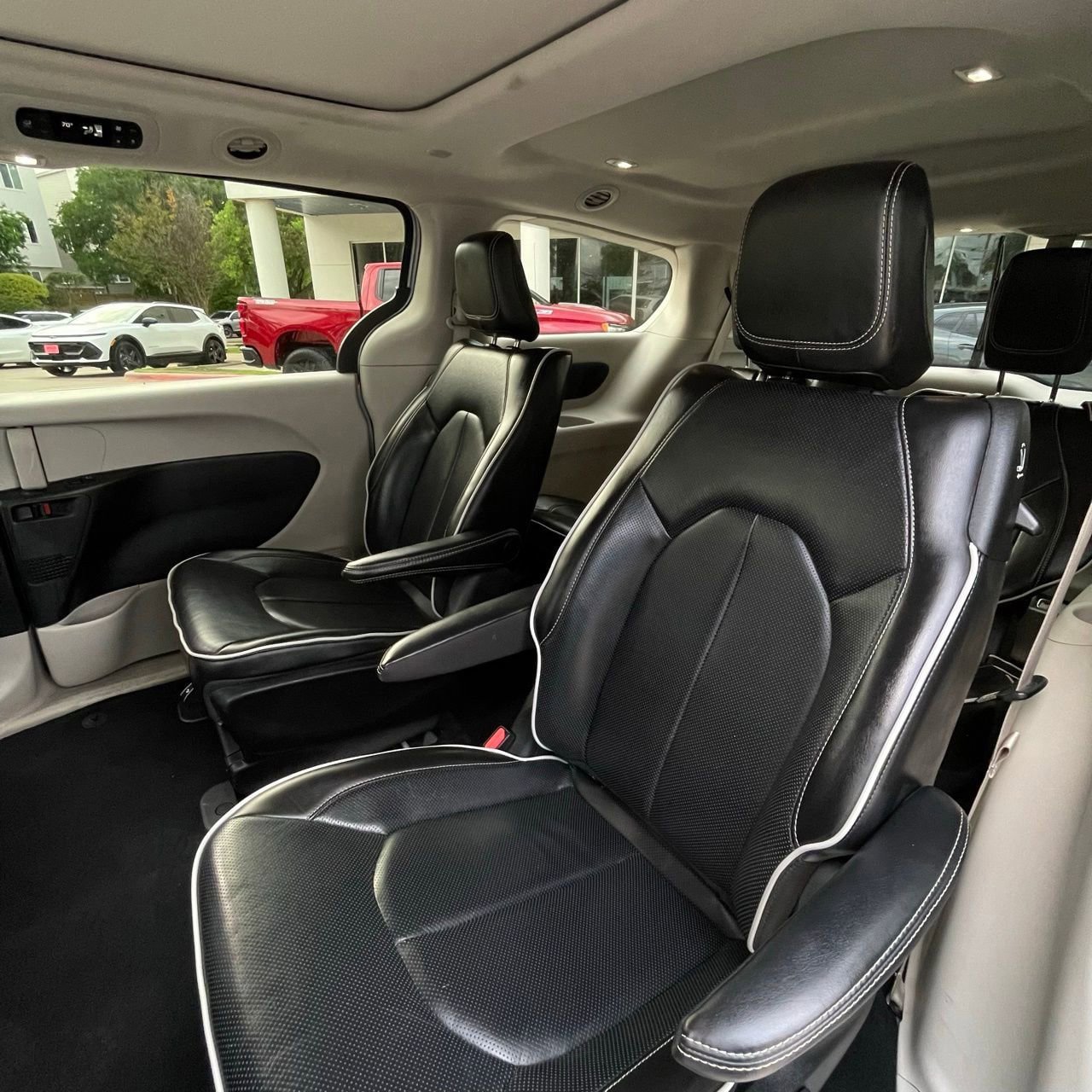 Used 2023 Chrysler Pacifica Limited image 22