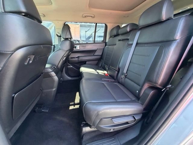 Used 2025 Hyundai Santa Fe Limited AWD/4WD image 11