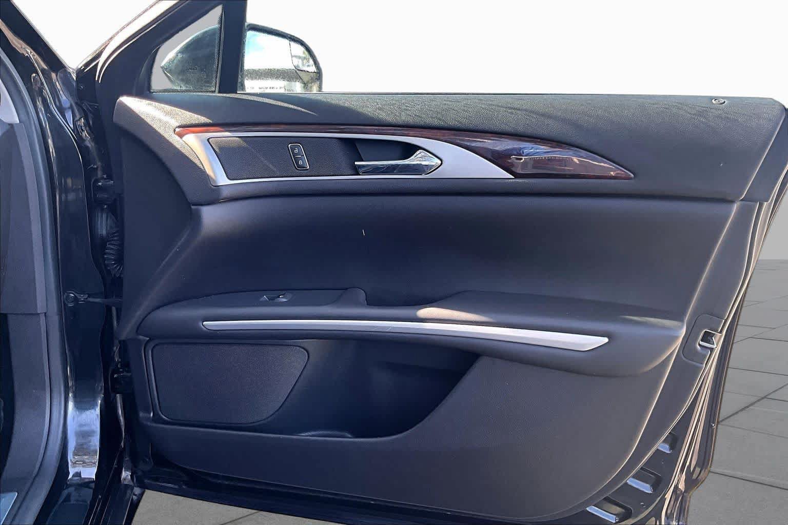 Used 2014 Lincoln MKZ FWD image 23