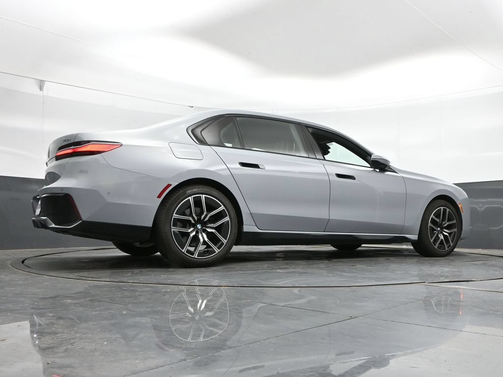 Used 2026 BMW 740i xDrive AWD/4WD image 38