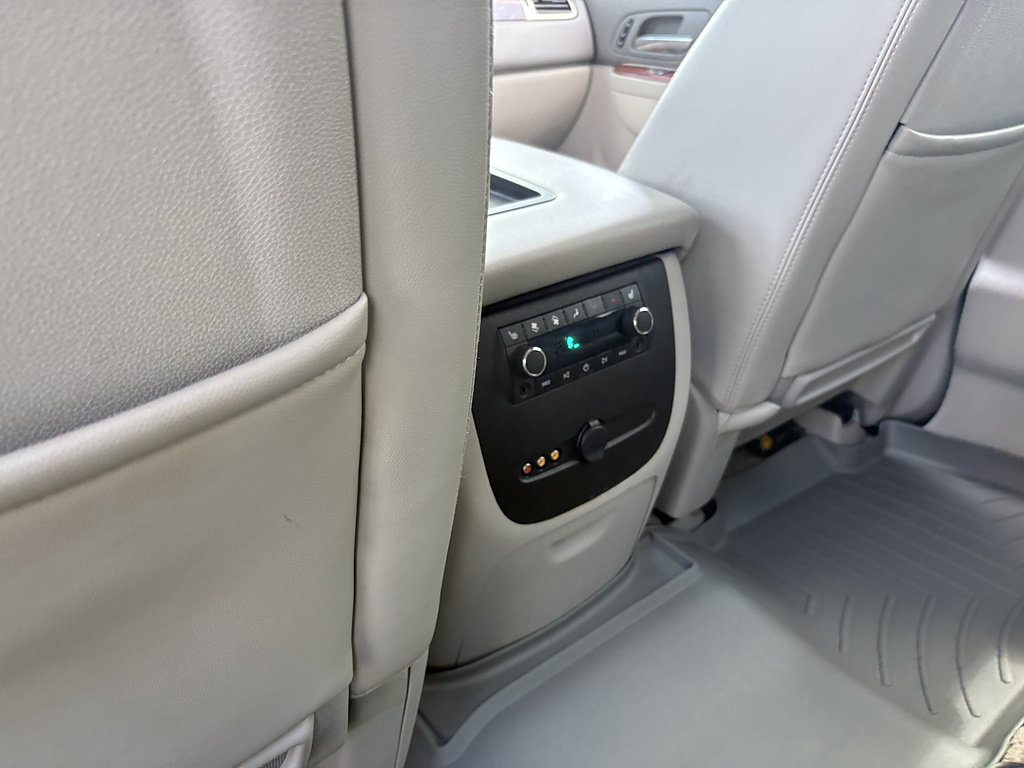 Used 2010 Chevrolet Tahoe LTZ RWD image 18